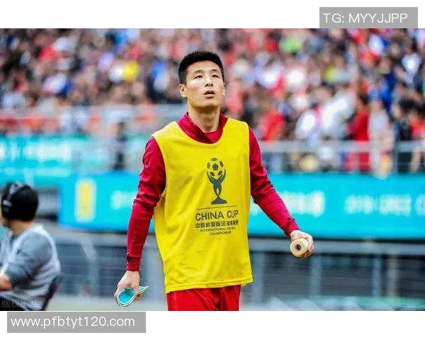 武磊关键时刻暖心举动引全网热议登顶热搜榜首感动无数球迷